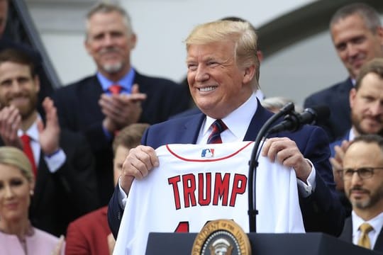 Die Demokraten haben formell die Steuererklärungen von Trump und mehrerer seiner Firmen für die Steuerjahre 2013 bis 2018 angefordert - das Weiße Haus wies die Forderung zurück.