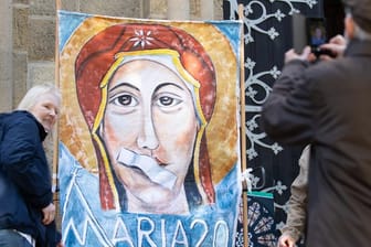 Ein Transparent beim Kirchenstreik "Maria 2.