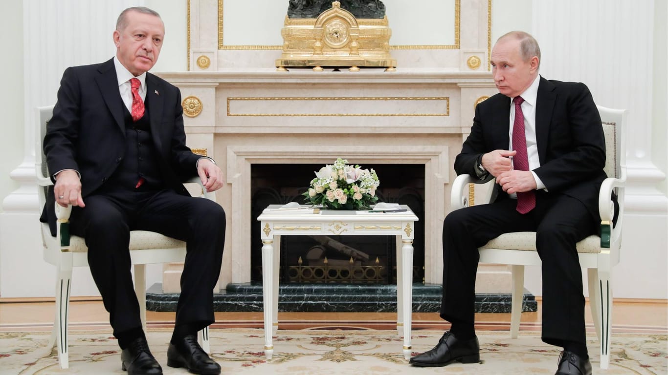 Der türkische Präsident Erdogan mit seinem russischen Amtskollegen Putin: Erdogan hat offenbar einen Waffendeal mit Russland gestoppt.