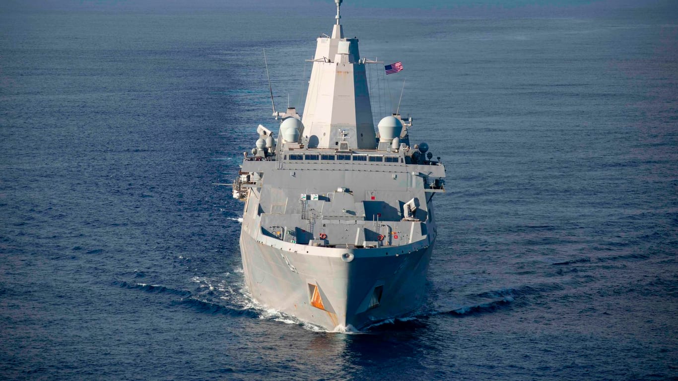 Die «USS Arlington» im Atlantik: Zusätzlich zu dem Kampfschiff wird auch ein Patriot-Raketenabwehrsystem in die Region verlegt.