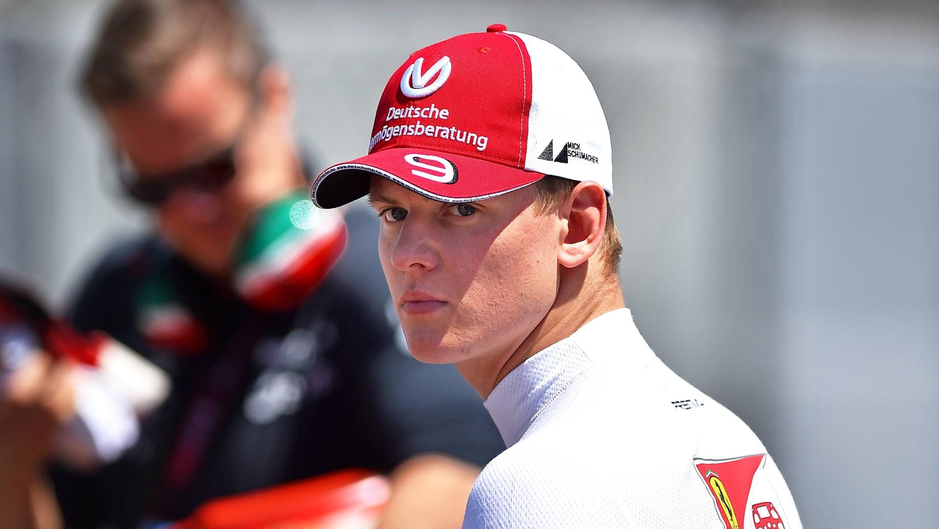 Mick Schumacher am Rande des F2-Rennens in Barcelona.