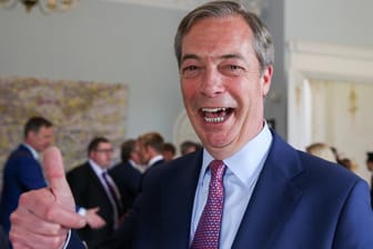 Die neue Pro-Brexit-Partei von Nigel Farage ist laut einer aktuellen Umfrage deutlich stärkste Kraft.