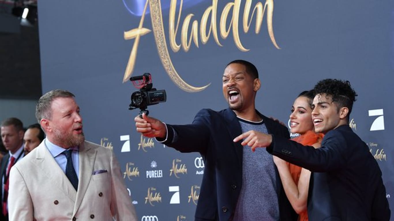 Will Smith stellt mit Guy Ritchie, Naomi Scott und Mena Massoud den Film "Aladdin" in Berlin vor.