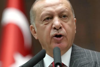 Recep Tayyip Erdogan spricht im Parlament: Der türkische Präsident hat jegliche internationale Kritik an der Entscheidung der Wahlkommission zur Annullierung der Ergebnisse der Bürgermeisterwahl in Istanbul zurückgewiesen.
