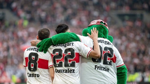 Nach dem Sieg gegen VfL Wolfsburg geht der VfB Stuttgart positiv in die Relegation. Nach dem Sieg gegen VfL Wolfsburg geht der VfB Stuttgart positiv in die Relegation.