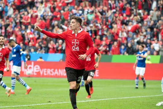 Leverkusens Kai Havertz (M) hat in dieser Saison schon 16 Tore geschossen.