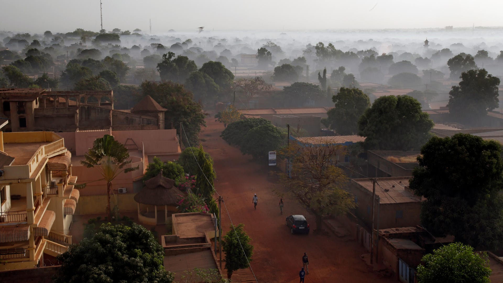 Blick auf die Stadt Bobo-Dioulasso: In Burkina Faso sind mehrere Menschen bei einem Angriff auf eine Kirche getötet worden.