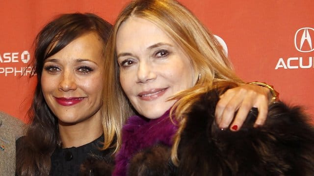US-Schauspielerin Rashida Jones (l) und ihre Mutter Peggy Lipton beim Sundance Film Festival 2012. US-Schauspielerin Rashida Jones (l) und ihre Mutter Peggy Lipton beim Sundance Film Festival 2012.