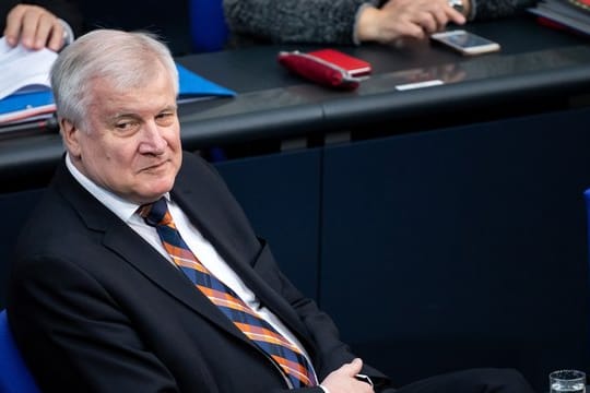 "Ich habe nachdrücklich für die Reform des Strafverfahrensrechts geworben, weil wir damit die Verfahren schneller und effizienter machen können", sagt Seehofer.