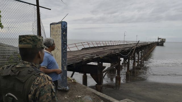 Zerstörter Pier: Ein Erdbeben der Stärke 6,1 hat Costa Rica und das angrenzenden Panama erschüttert. Zerstörter Pier: Ein Erdbeben der Stärke 6,1 hat Costa Rica und das angrenzenden Panama erschüttert.