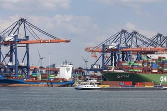 Der Seehafen von Rotterdam: In der Nähe fanden Ermittler auf einem Schiff massenweise Drogen. (Symbolbild)