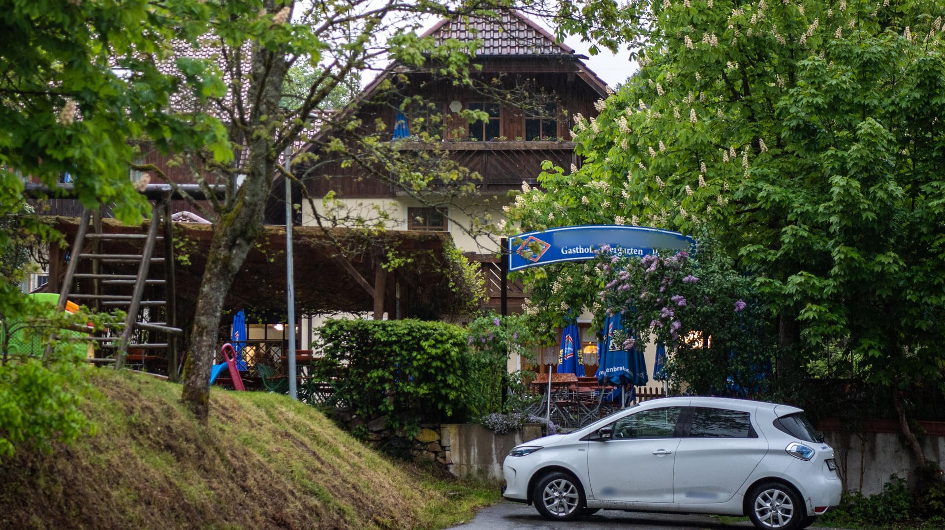 Die Pension in Passau: Hier wurden drei Leichen gefunden.