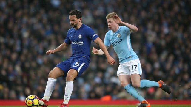 Muss seinen Führerschein abgeben: Chelsea-Profi Danny Drinkwater (l).