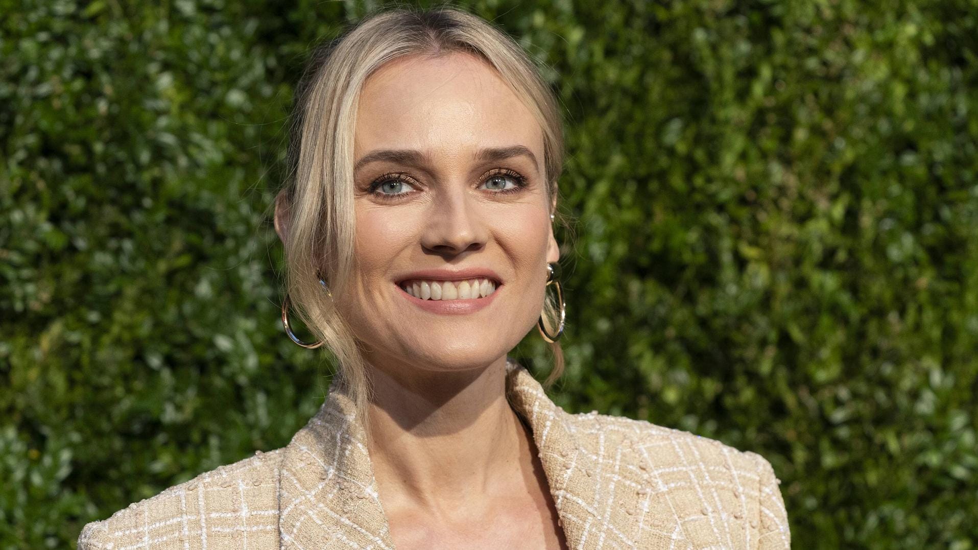 Diane Kruger: Die Schauspielerin ist im November zum ersten Mal Mutter geworden. Jetzt präsentiert sie auf Instagram erstmals ihre Tochter.