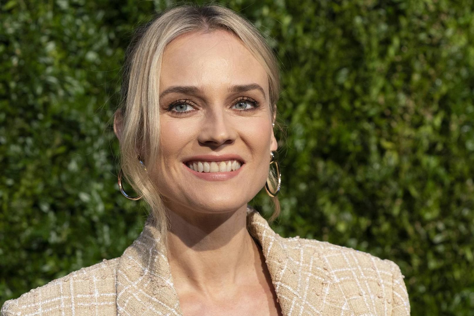 Diane Kruger: Die Schauspielerin ist im November zum ersten Mal Mutter geworden. Jetzt präsentiert sie auf Instagram erstmals ihre Tochter.