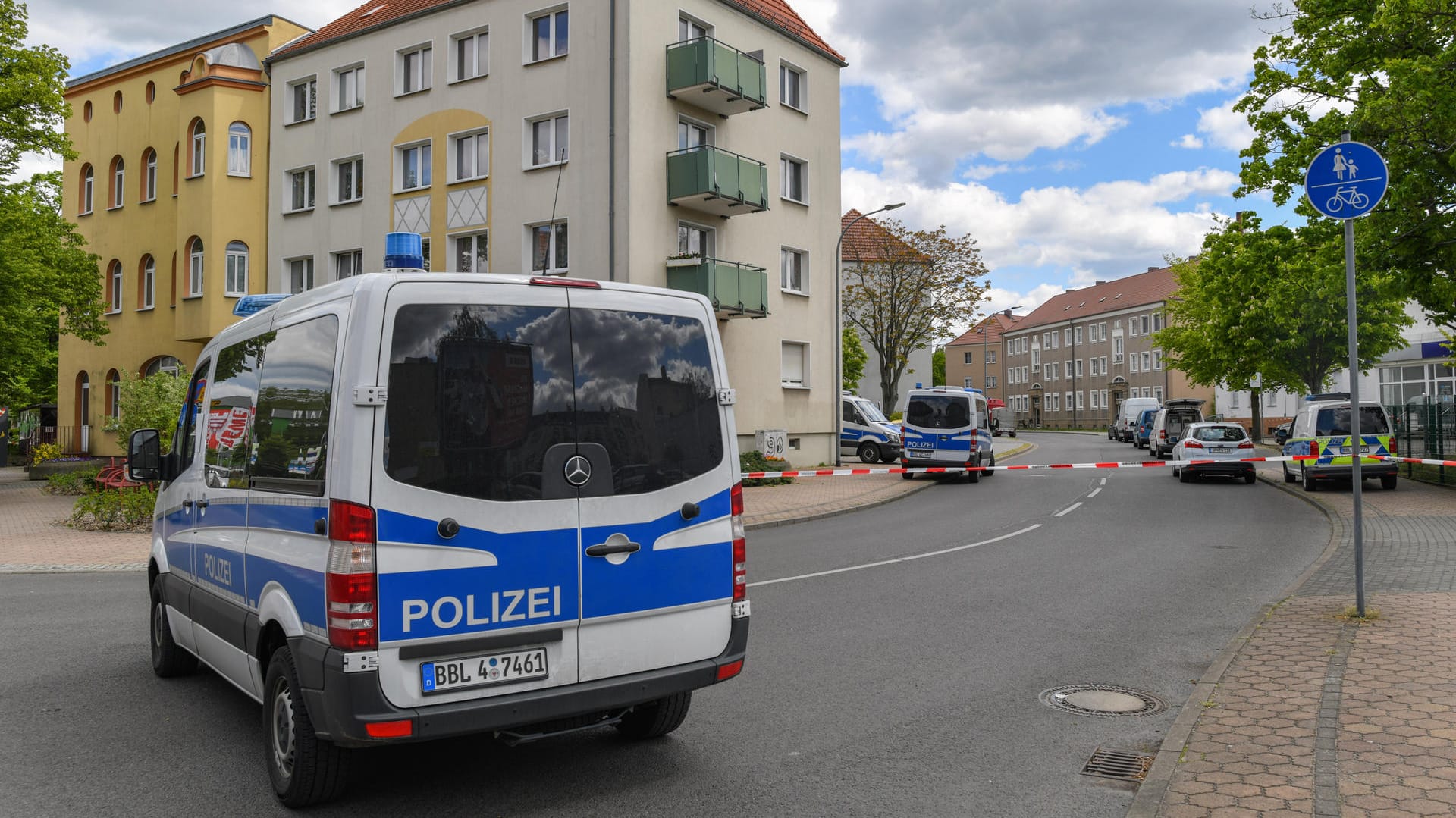 Forst in Brandenburg: Die Amtsstraße wurde weiträumig gesperrt.