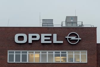 Opel: Der Autobauer ruft Kleinwagen wegen Stickoxid-Problemen zurück.