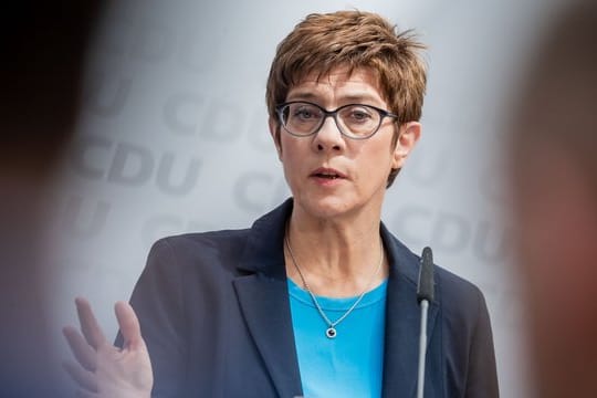 Annegret Kramp-Karrenbauer bei einer Pressekonferenz nach der Sitzung des CDU Bundesvorstands im Konrad-Adenauer-Haus.