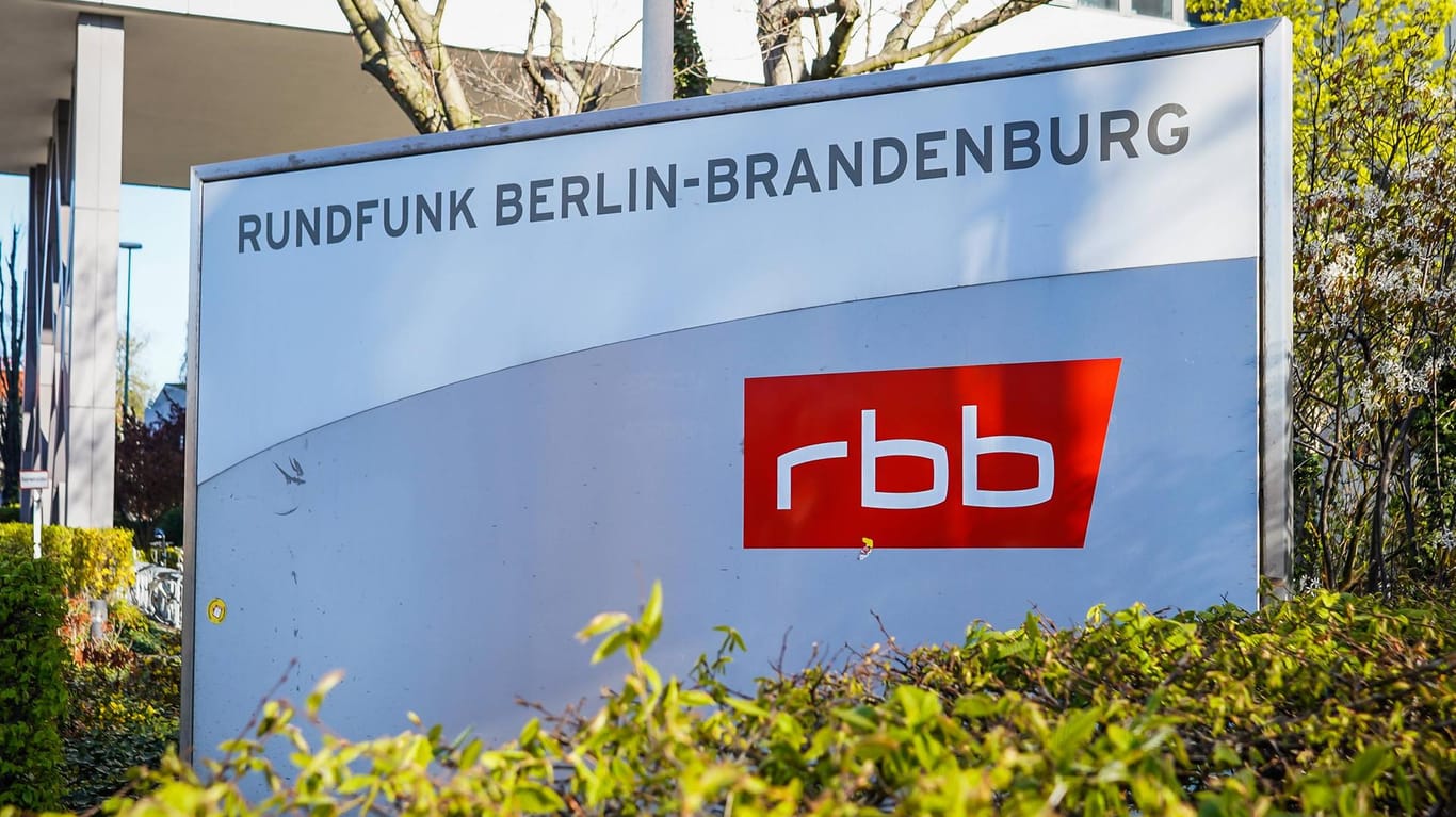 Rundfunk Berlin-Brandenburg (Symbolbild): Im Gegensatz zu anderen Rundfunkanstalten muss der RBB eine Wahlwerbung der rechtsextremen NPD zur Europawahl nicht ausstrahlen.