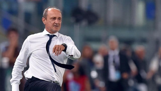 Trainer Delio Rossi wurde mit US Palermo nach einer Entscheidung der Disziplinarkammer des italienischen Verbandes ans Ende der Tabelle verbannt. Trainer Delio Rossi wurde mit US Palermo nach einer Entscheidung der Disziplinarkammer des italienischen Verbandes ans Ende der Tabelle verbannt.