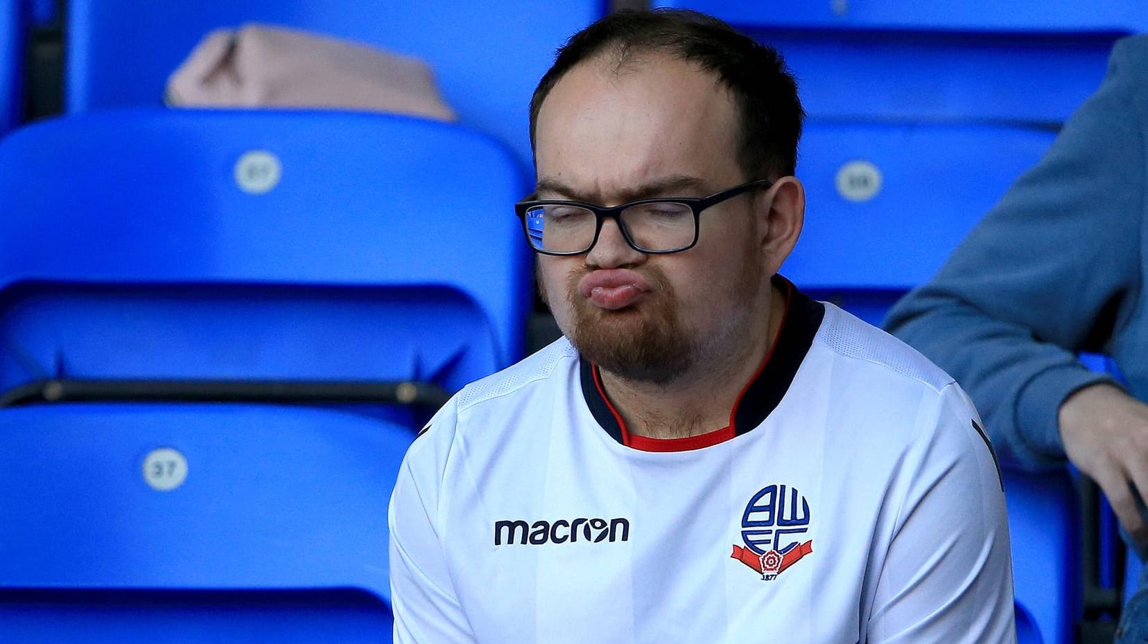 Dieser Fan der Bolton Wanderers hat es nicht leicht. Die Zukunft seines Klubs ist ungewiss. Dieser Fan der Bolton Wanderers hat es nicht leicht. Die Zukunft seines Klubs ist ungewiss.