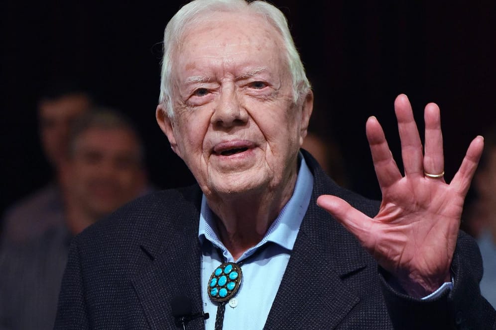 Jimmy Carter: Der ehemalige Präsident stürzte und musste operiert werden.