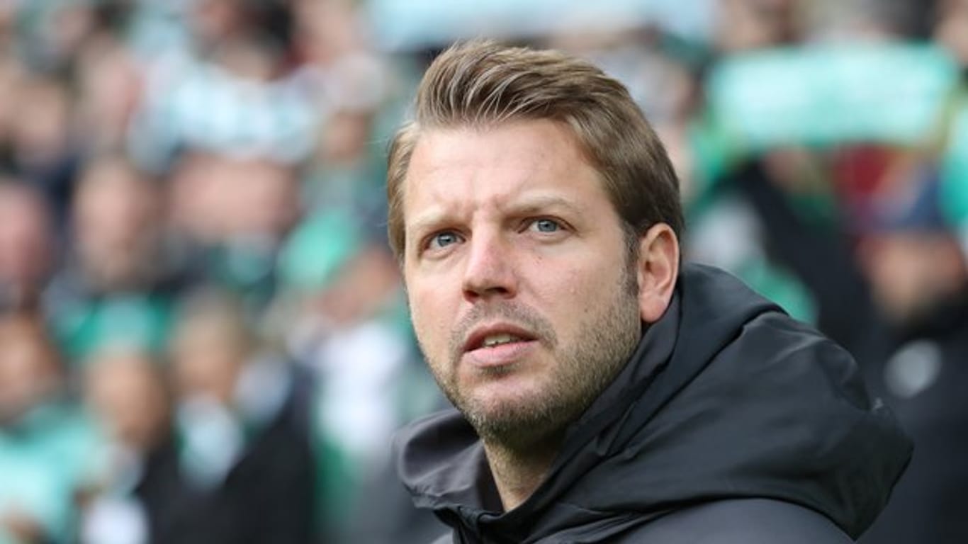 Schaut sich nach einem Abwehrspieler um: Werder-Coach Florian Kohfeldt.