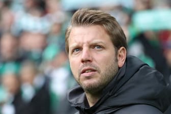 Schaut sich nach einem Abwehrspieler um: Werder-Coach Florian Kohfeldt.