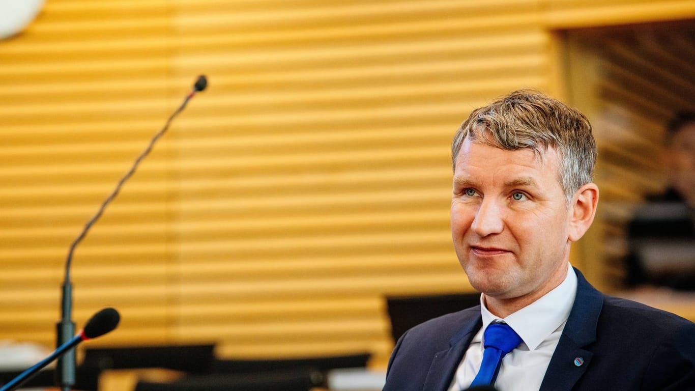 Der Thüringer Landeschef der AfD, Björn Höcke ist die zentrale Figur des rechten Flügels der extrem rechten AfD: Trotz mancher Kritik ist Höcke kein Außenseiter in der Partei.