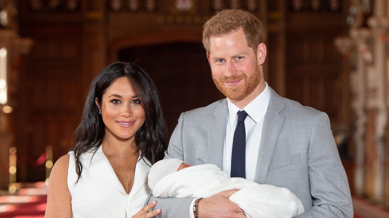 Herzogin Meghan und Prinz Harry: Vor knapp einer Woche erblickte ihr Sohn Archie Harrison Mountbatten-Windsor das Licht der Welt. Nun gratuliert auch Meghans Halbbruder zur Geburt.