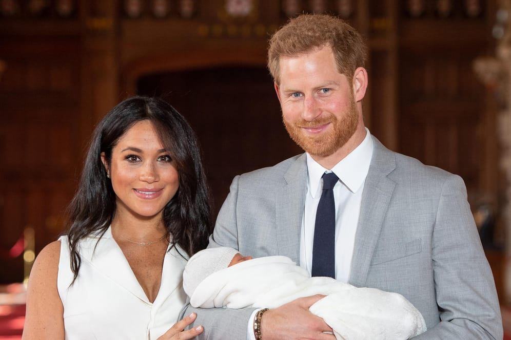 Herzogin Meghan und Prinz Harry: Vor knapp einer Woche erblickte ihr Sohn Archie Harrison Mountbatten-Windsor das Licht der Welt. Nun gratuliert auch Meghans Halbbruder zur Geburt.