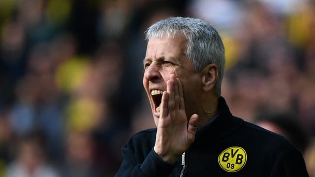 Hofft noch auf die Meisterschale mit dem BVB: Coach Lucien Favre.