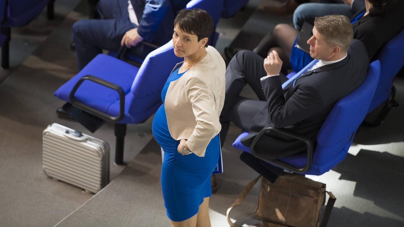 Schwanger im Plenarsaal: Nun ist die Ex-AfD-Chefin erneut Mutter geworden.