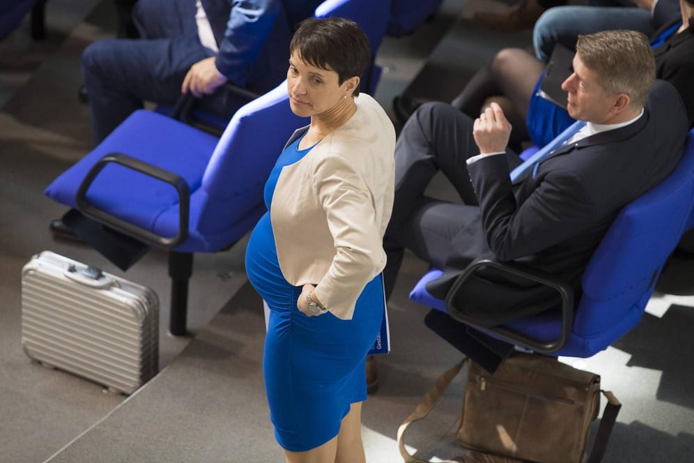 Schwanger im Plenarsaal: Nun ist die Ex-AfD-Chefin erneut Mutter geworden.