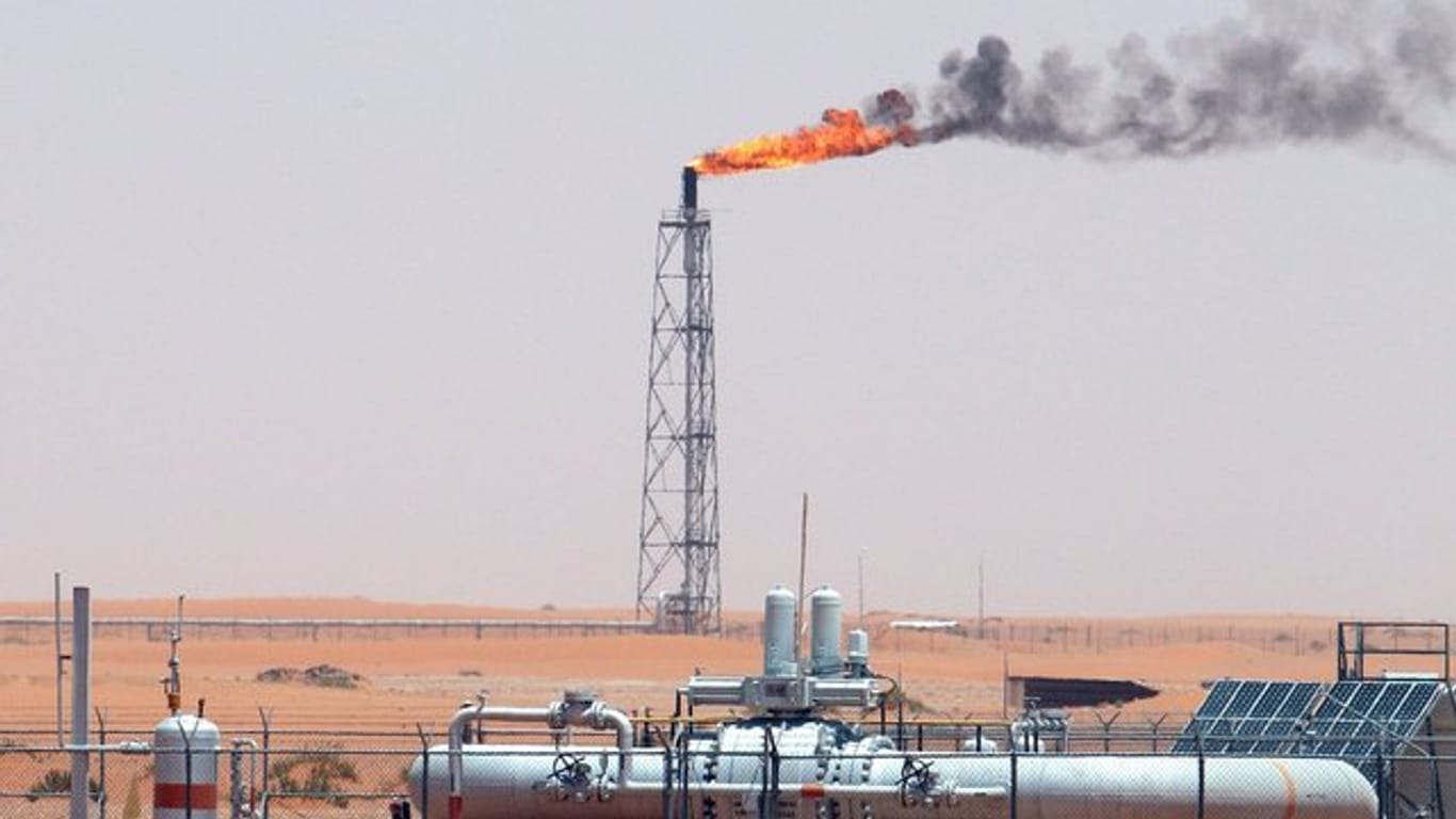 Technische Anlagen auf einem Ölfeld in Saudi-Arabien.