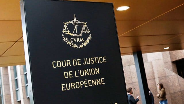 Der EuGH hat entschieden: Schwer kriminelle Flüchtlinge dürfen unter Umständen nicht abgeschoben werden. Der EuGH hat entschieden: Schwer kriminelle Flüchtlinge dürfen unter Umständen nicht abgeschoben werden.