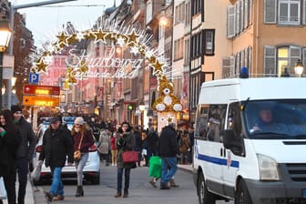 Polizei auf dem Straßburger Weihnachtsmarkt: Bei einem Anschlag starben im Dezember 2018 fünf Menschen.