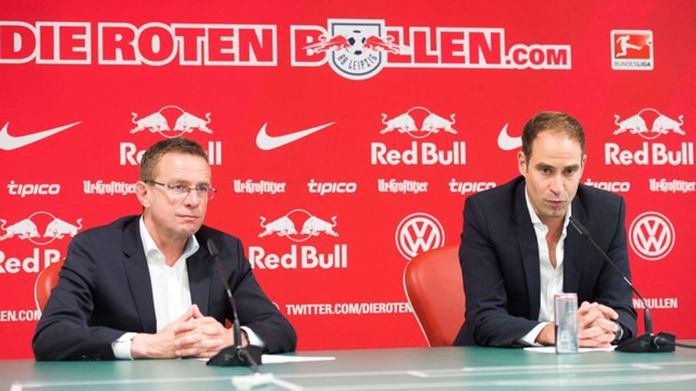 Ralf Rangnick (l) und Oliver Mintzlaff haben bei RB Leipzig das Sagen.