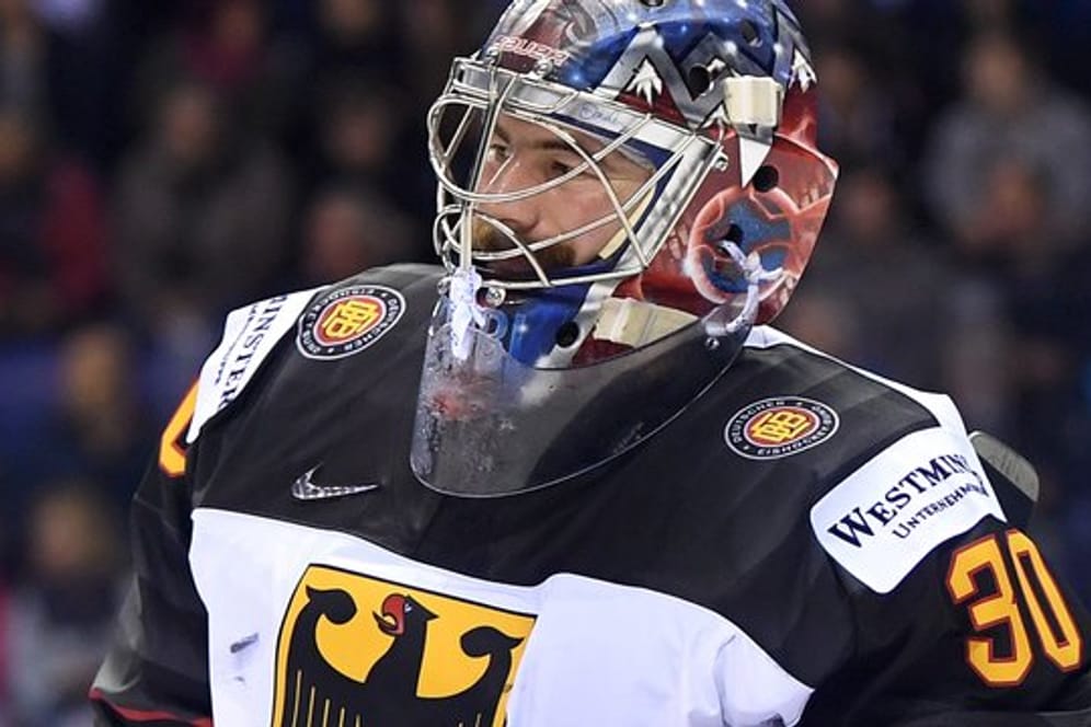 Torhüter Philipp Grubauer musste gegen Frankreich verletzt vom Eis.
