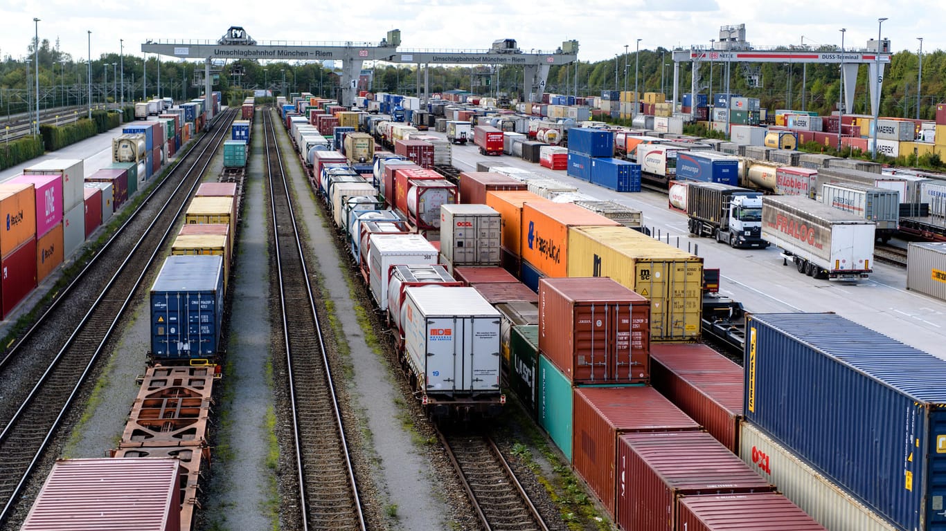 Waggons mit Containern: Die deutsche Wirtschaft ist im ersten Quartal 2019 auf den Wachstumspfad zurückgekehrt.
