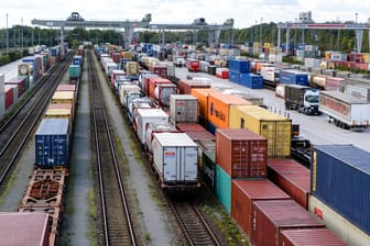 Waggons mit Containern: Die deutsche Wirtschaft ist im ersten Quartal 2019 auf den Wachstumspfad zurückgekehrt.