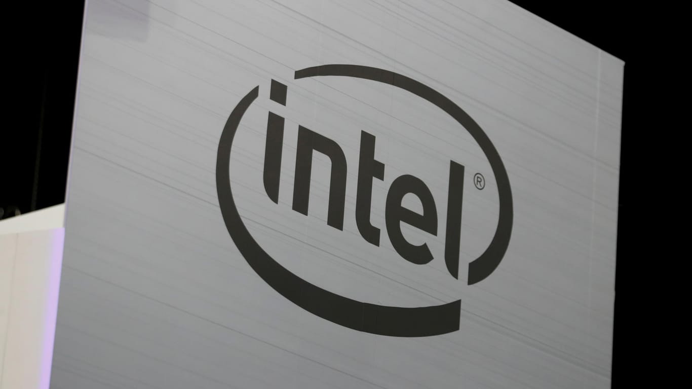 Das Logo von Intel: Sicherheitsforscher haben in Prozessoren des Herstellers neue Sicherheitslücken entdeckt.