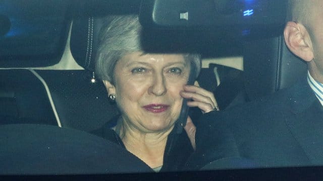 Premierministerin Theresa May ist mit ihrem mit Brüssel ausgehandelten Brexit-Deal bisher drei Mal im Unterhaus gescheitert. Premierministerin Theresa May ist mit ihrem mit Brüssel ausgehandelten Brexit-Deal bisher drei Mal im Unterhaus gescheitert.