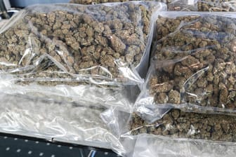 28 Kilogramm Marihuana hat die Polizei bei dem 38 Jährigen aus Hagen-Haspe gefunden. (Symbolfoto)
