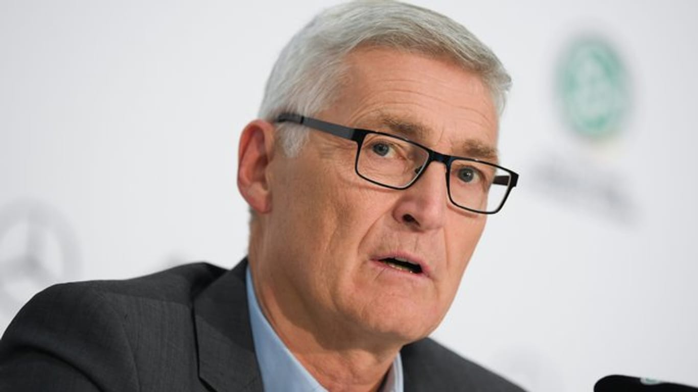Lutz Michael Fröhlich ist der Sportliche Leiter der Elite-Schiedsrichter beim DFB.