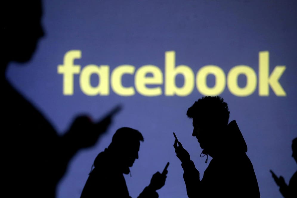 Das Facebook-Logo (Symbolbild). Das soziale Netzwerk kündigt Einschränkungen für Livestreams an.