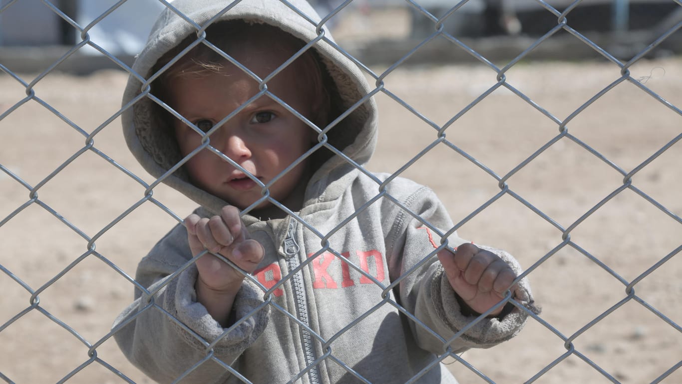 Ein Kind im Flüchtlingslager Al Hol: Ein deutscher Anwalt bemüht sich um die Rückholung der Kinder deutscher IS-Kämpfer.