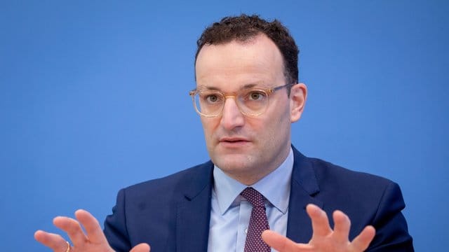 Bundesgesundheitsminister Jens Spahn: "Der Patient von morgen wird immer noch einen Arzt brauchen - aber er wird keinen Arzt mehr ernstnehmen, der nur noch über Karteikarten arbeitet.