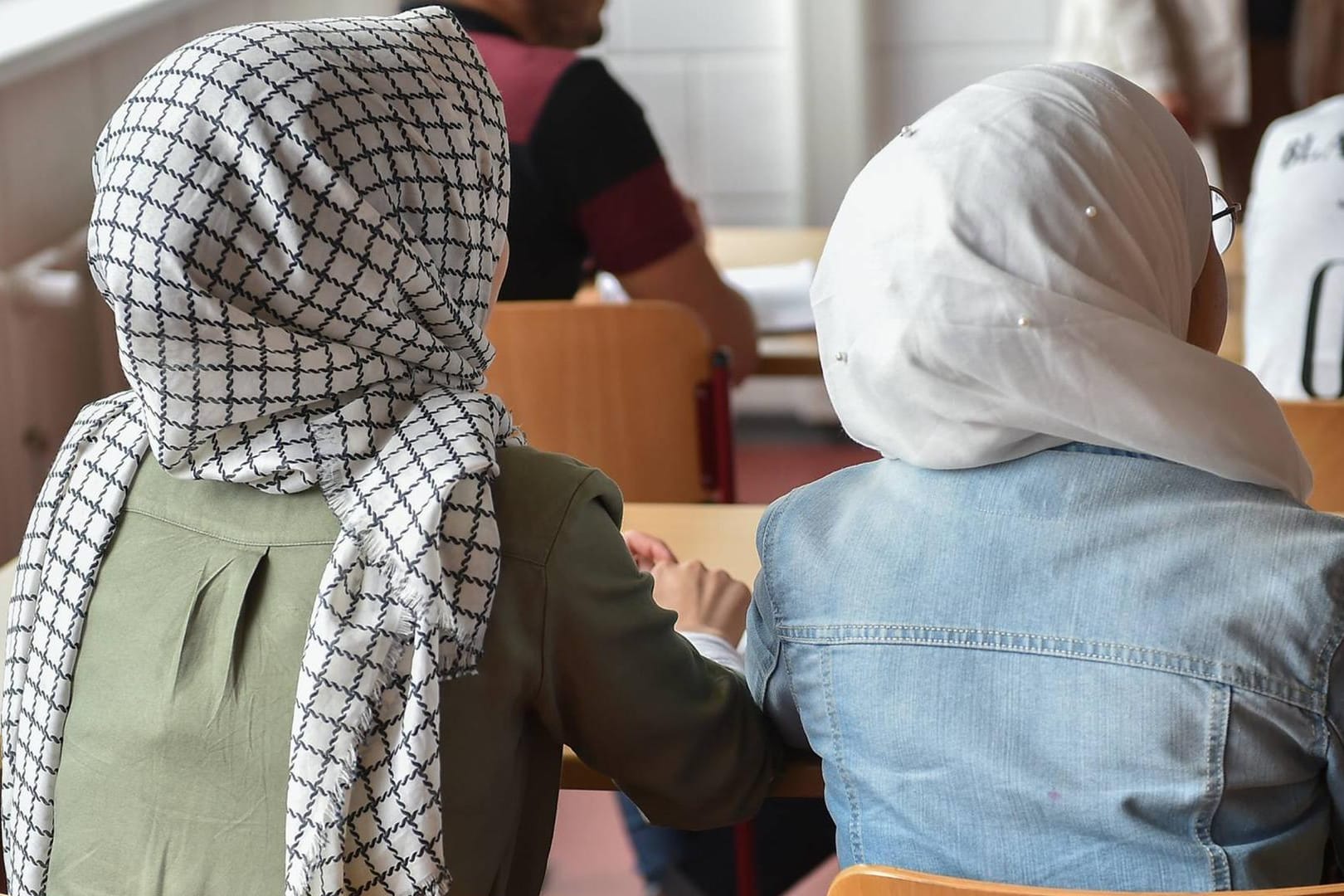 In Österreich dürfen Schüler keine Kopftücher an Grundschulen tragen.