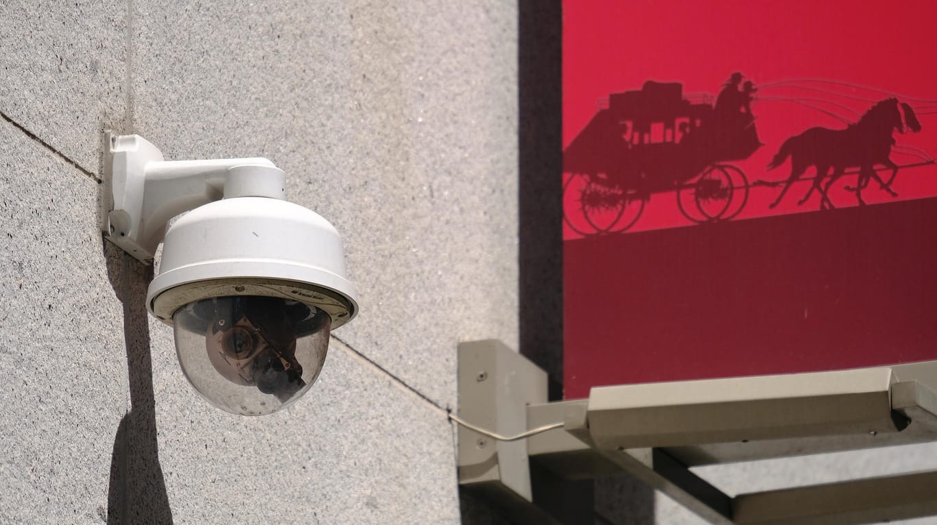 Eine Überwachungskamera (Symbolbild): San Francisco untersagt als erste Stadt in den USA Gesichtserkennung.